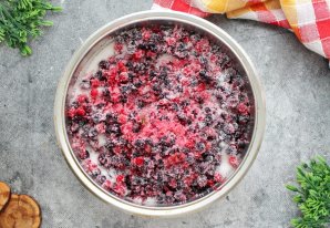 Конфитюр из черной и красной смородины