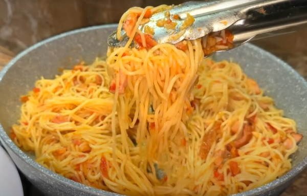 Макароны в изумительно вкусном соусе — съедаются моментально! Быстрый ужин или обед для всей семьи