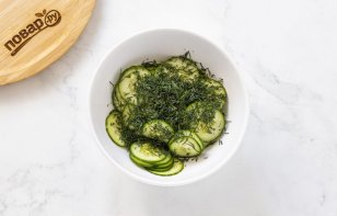 Салат из огурцов с укропом