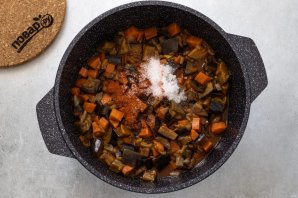 Баклажанная икра с томатной пастой