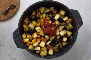 Баклажанная икра с томатной пастой