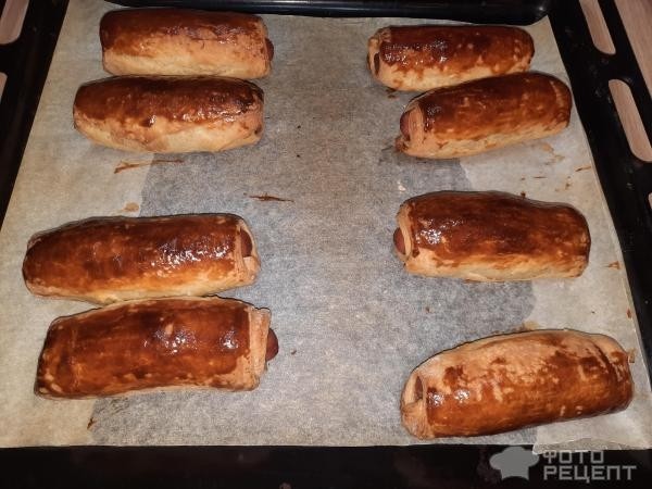 Рецепт: Сосисочки в слоенном тесте в духовке - с сыром внутри