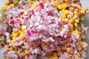 Рецепт из ресторана: улетный салат с курицей, который готовится проще простого. Сочность гарантирована!