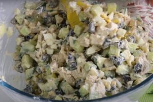 Салат «Фифа». Простой, но такой вкусный: всего 4 ингредиента в составе и 15 минут на готовку