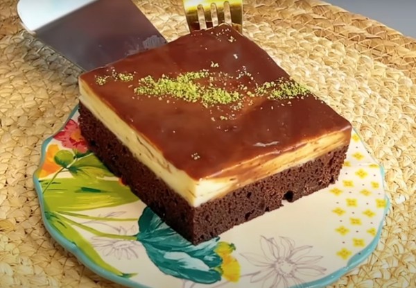 Бисквитный торт с молочным кремом. Даже через день остаётся мягким: рецепт без сложных ингредиентов post thumbnail image