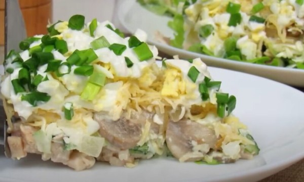 Салат, который выглядит как из ресторана! Свежий, но при этом удивительно сытный — гости всегда просят рецепт