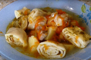 Легко заменит все обычные супы с галушками. Штрудель с мясом и картошкой: приготовила и не пожалела
