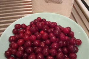 Рецепт: Вишневое варенье — Одновременно готовим два продукта!