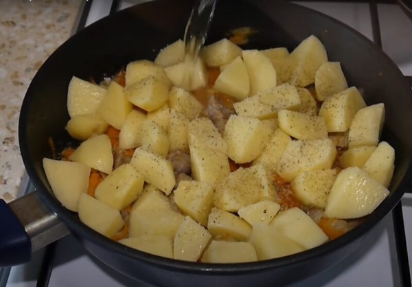 Легко заменит все обычные супы с галушками. Штрудель с мясом и картошкой: приготовила и не пожалела