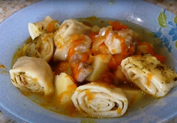 Легко заменит все обычные супы с галушками. Штрудель с мясом и картошкой: приготовила и не пожалела