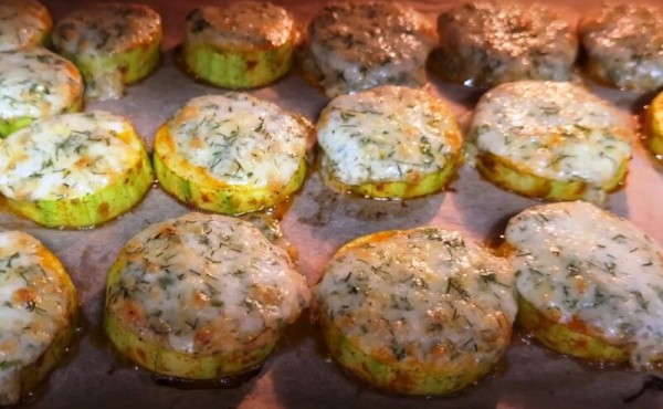Кабачки по-домашнему, но с изюминкой! Запекаю с чесноком — получается вкуснее, чем жареные: быстрый ужин за 20 минут