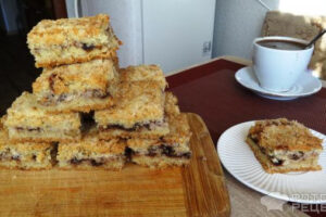 Рецепт: Насыпной творожный пирог с орехами — быстро , вкусно и много…