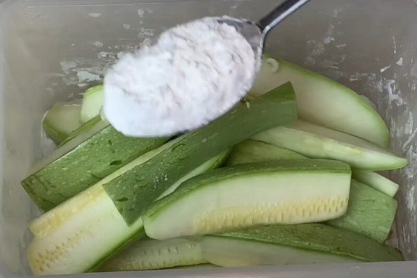 Кабачковые палочки: хрустят как чипсы, но без масла! Готовятся в духовке — полезно и вкусно