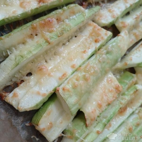 Рецепт: Кабачки в сырной шубке - Кабачки фри, запечённые в духовке с сыром.