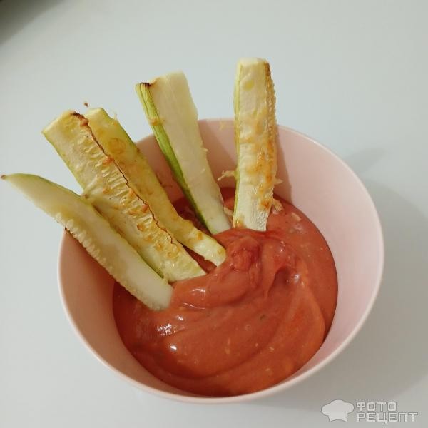 Рецепт: Кабачки в сырной шубке - Кабачки фри, запечённые в духовке с сыром.