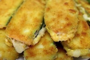 Кабачки по-новому: с хрустящей корочкой и тающим сыром. Доступный рецепт — готовлю все лето без устали