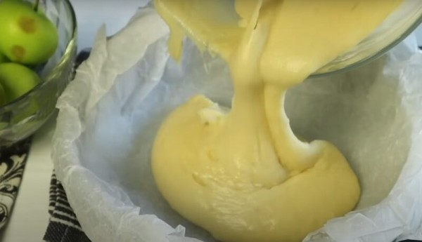 Яблочный пирог, который удивляет. Простой в приготовление, а вкус запомнился на всю жизнь — просто восторг