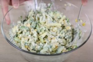 Никакой оливье не сравнится! Мой фирменный закусочный салат — исчезает со стола первым: ингредиенты — проще не бывает