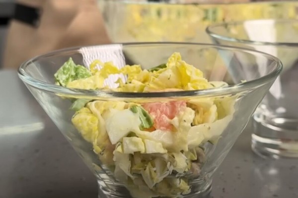 Салат «В десятку» из капустных остатков: быстро, вкусно и празднично. Рецепт удивит даже гурманов