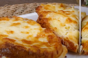 Рецепт сэндвича, который вас удивит: просто, дёшево и невероятно вкусно. Сытный завтрак за 15 минут
