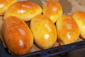 Тесто безумно нежное и мягкое. Вкусные пирожки, даже без начинки: простой рецепт — сможет каждый