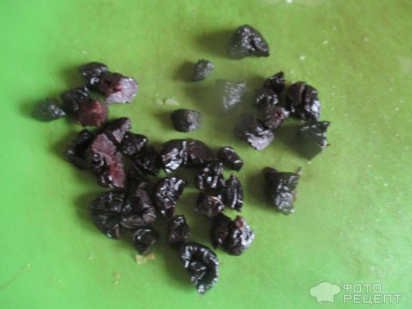 Рецепт: Капуста, тушеная с пивом - с почками, яблоками, черносливом и брусникой