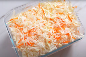 Маринованная кисло-сладкая капуста: аппетитная и хрустящая. Проверенные пропорции ингредиентов