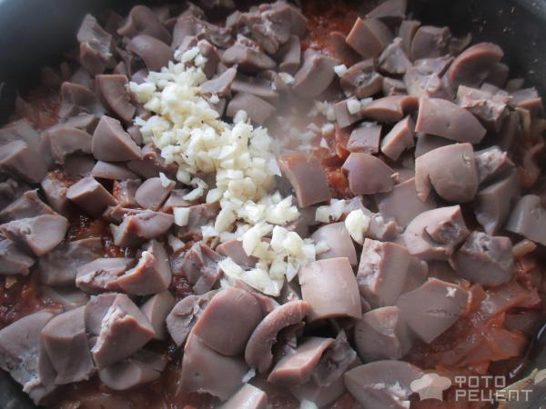 Рецепт: Капуста, тушеная с пивом - с почками, яблоками, черносливом и брусникой