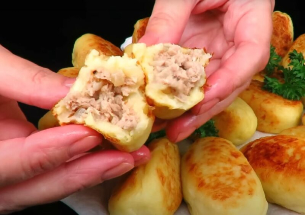 Пирожки из картошки с мясной начинкой. Быстрый обед на сковороде: вкусные ароматные зразы