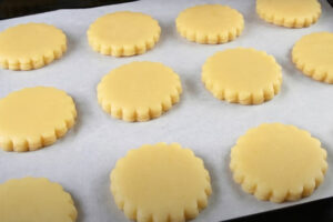 Забытый вкус детства: как приготовить коржики из СССР за 8 копеек — нежные, как облако и рассыпчатые, как снег