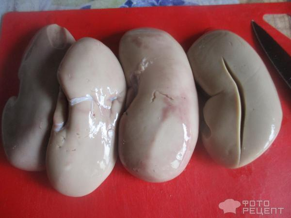 Рецепт: Капуста, тушеная с пивом - с почками, яблоками, черносливом и брусникой