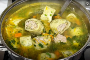 Немецкий суп с фаршем — шедевр из простых продуктов. Готовлю вместо борща и рассольника: вкусно и экономно