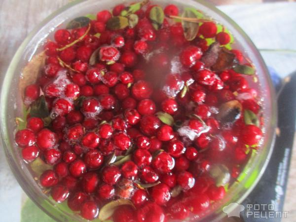 Рецепт: Капуста, тушеная с пивом - с почками, яблоками, черносливом и брусникой
