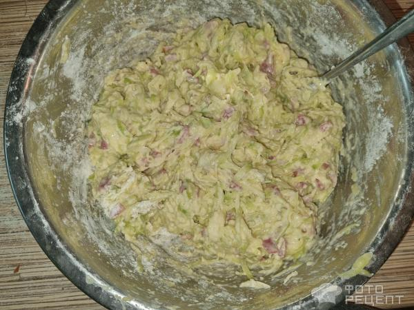 Рецепт: Оладьи из кабачков с чесноком - На блинной муке с колбасой