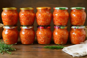 Салат с рисом на зиму «Завтрак туриста» — такой вкусный, что дети едят ложками! Готовлю каждый год без исключения