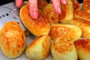 Пирожки из картошки с мясной начинкой. Быстрый обед на сковороде: вкусные ароматные зразы