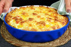 Сытно, нежно, ароматно. Картофельный пирог с курицей и сочными томатами в сливках!