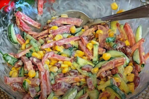 Жарить или варить ничего не нужно: бесподобно вкусный салат. Рецепт за 10 минут!
