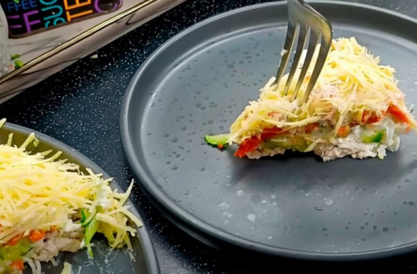 Салат «Петрович» из простых продуктов. Домашний вкус и невероятная сочность — всё, что нужно для уютного застолья!