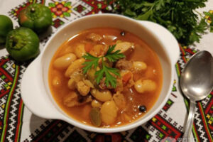 Рецепт: Гуляш мясной — со свининой и фасолью