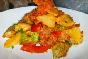 Бесподобно вкусные кабачки в аппетитном соусе. Блюдо, от которого невозможно оторваться