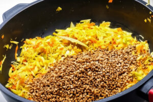 Беру гречку и капусту: вкусное блюдо без мяса, которое стоит копейки и готовится за 25 минут