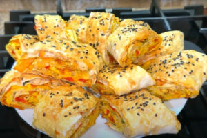 Шикарный рецепт из лаваша! Хрустящие закусочные рулетики на праздничный стол: лаваш с начинкой