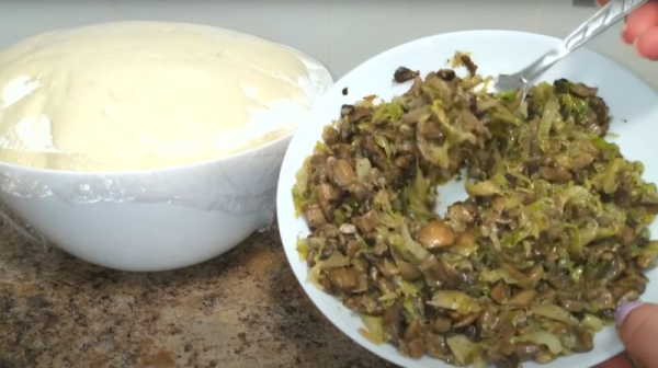 Пузырчатые пирожки с хрустящей корочкой — на второй день еще вкуснее! Самый простой и удачный рецепт