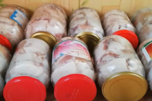 Сало в банках на длительный срок — через полгода будет вкуснее, чем в день закатки. Проверено поколениями!