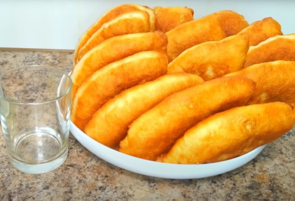 Пузырчатые пирожки с хрустящей корочкой — на второй день еще вкуснее! Самый простой и удачный рецепт
