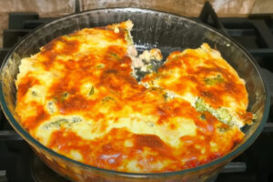 Беру курицу и творог. Нежная запеканка по семейному рецепту: вкусно и полезно!
