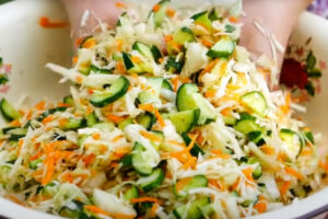 Вся семья в восторге: вкуснейший салат из капусты на зиму. Хрустит, как свежий, даже в феврале!