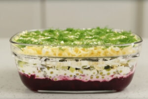 Салат «Скромница» — вкуснее любого дорогого салата. Идеально подойдёт на праздничный стол!