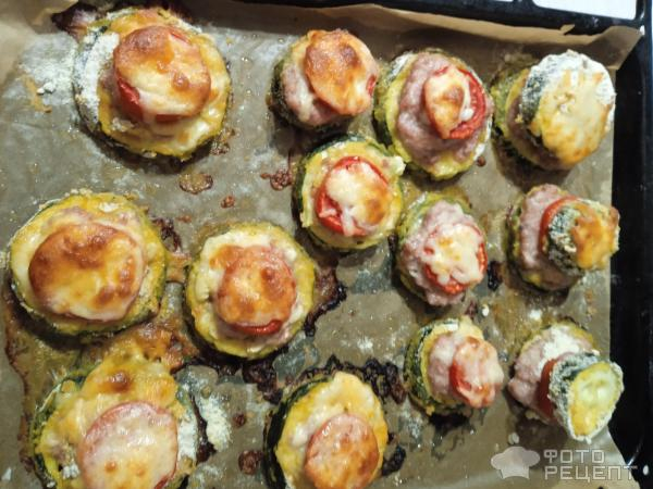 Рецепт: Кабачки запеченные с фаршем и сыром - Праздничные кабачки: вкусно, сытно, бюджетно